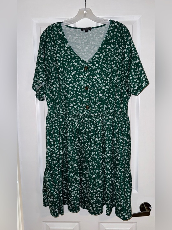 Younrui Dresses & Skirts - Green Floral V-Neck Button Midi Dress